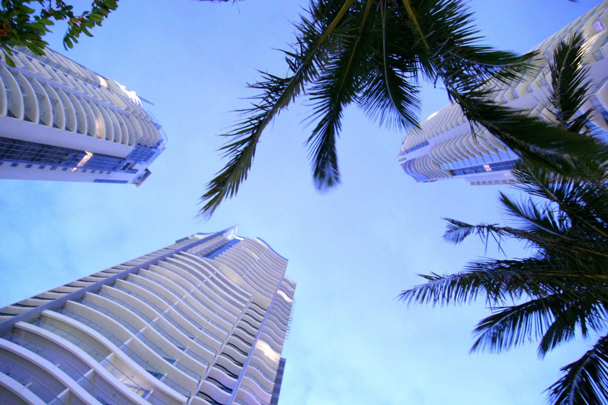 Mantra Towers Of Chevron Aparthotel Surfers Paradise Exterior photo